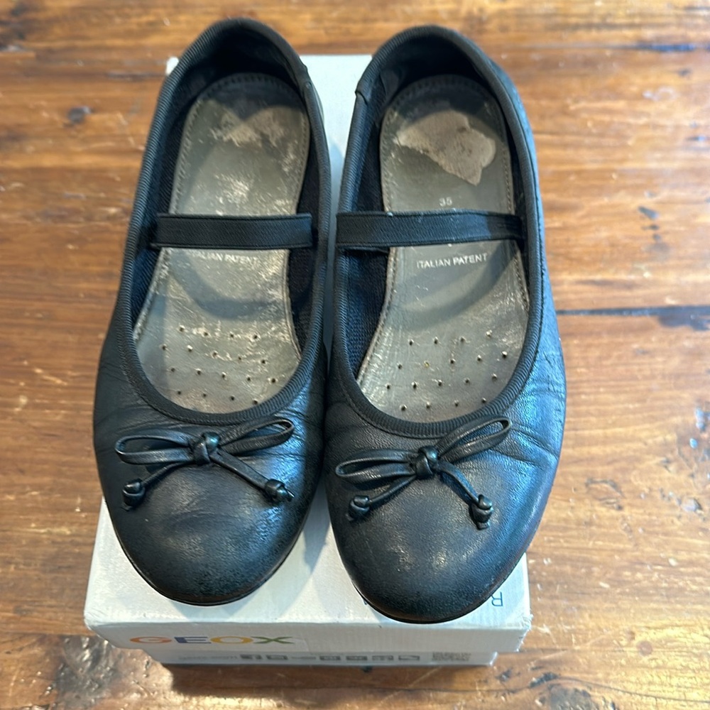 Geox Girls black Italian leather ballet flat size 3.5 with box